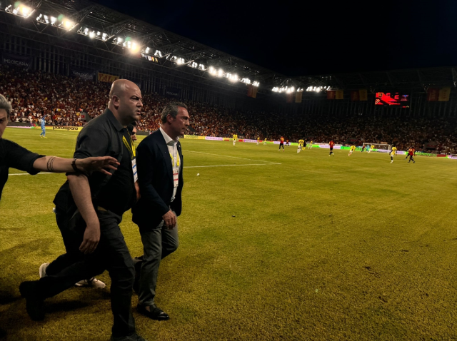 Fenerbahçe Başkanı Ali Koç'a Göztepe deplasmanında saldırı