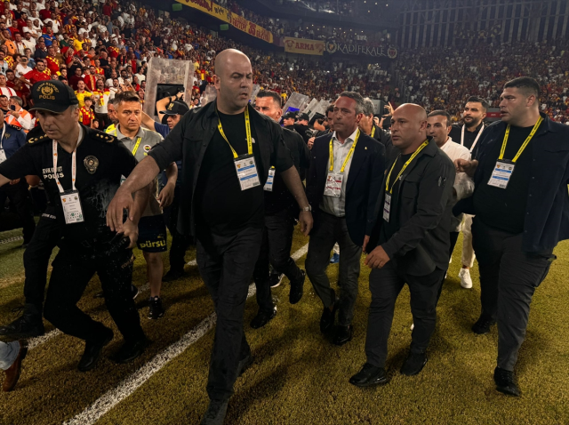 Fenerbahçe Başkanı Ali Koç'a Göztepe deplasmanında saldırı