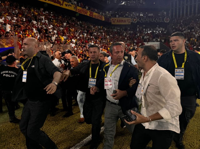 Fenerbahçe Başkanı Ali Koç'a Göztepe deplasmanında saldırı