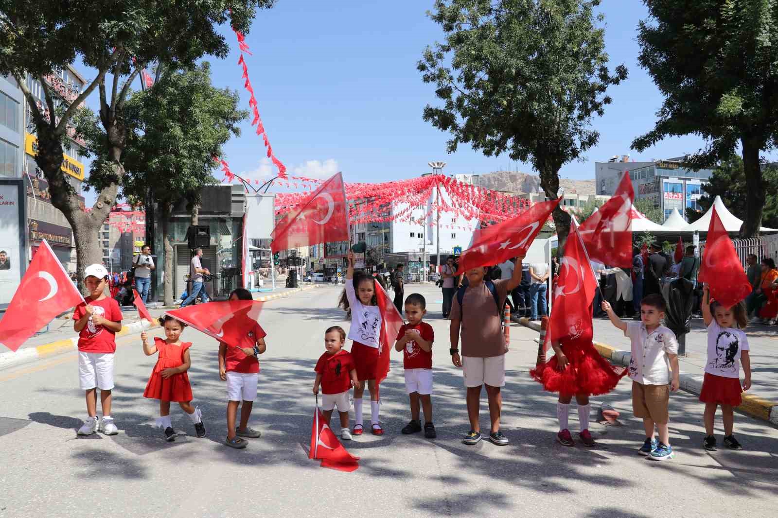 Van’da 30 Ağustos Zafer Bayramı kutlandı