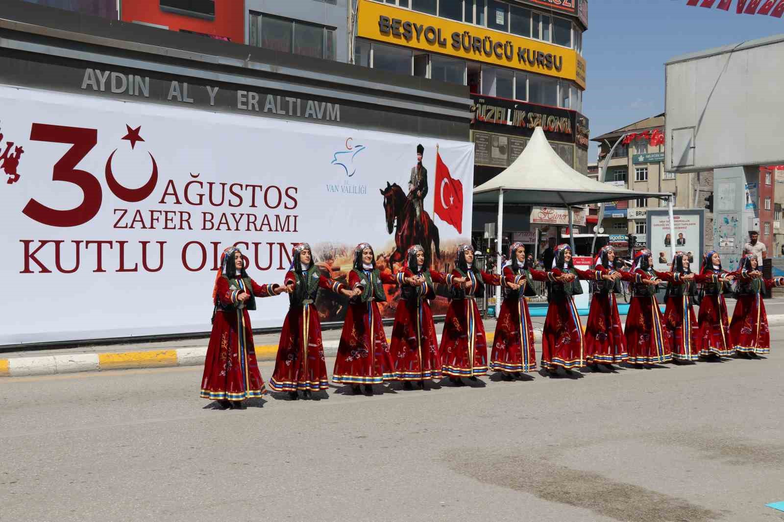 Van’da 30 Ağustos Zafer Bayramı kutlandı