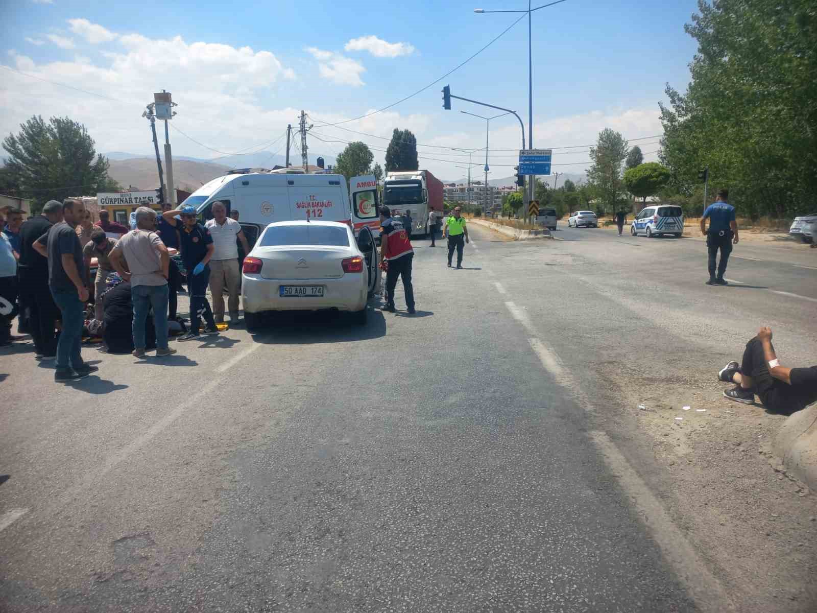 Gürpınar’da trafik kazası: 5 yaralı