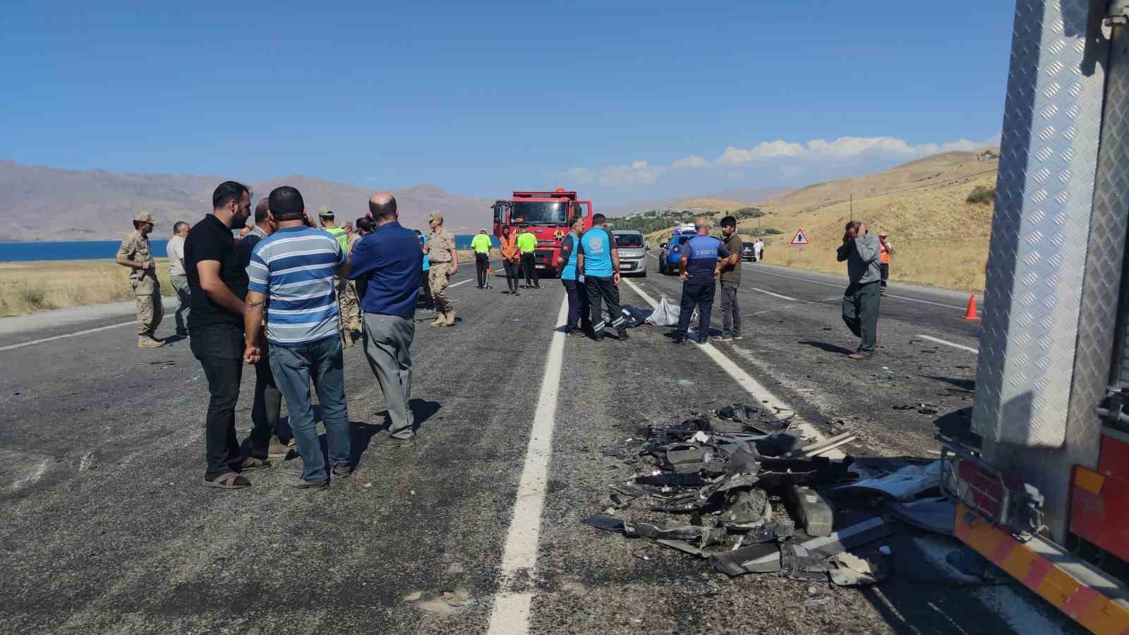 Van’da feci kaza: 2 ölü, 4 yaralı