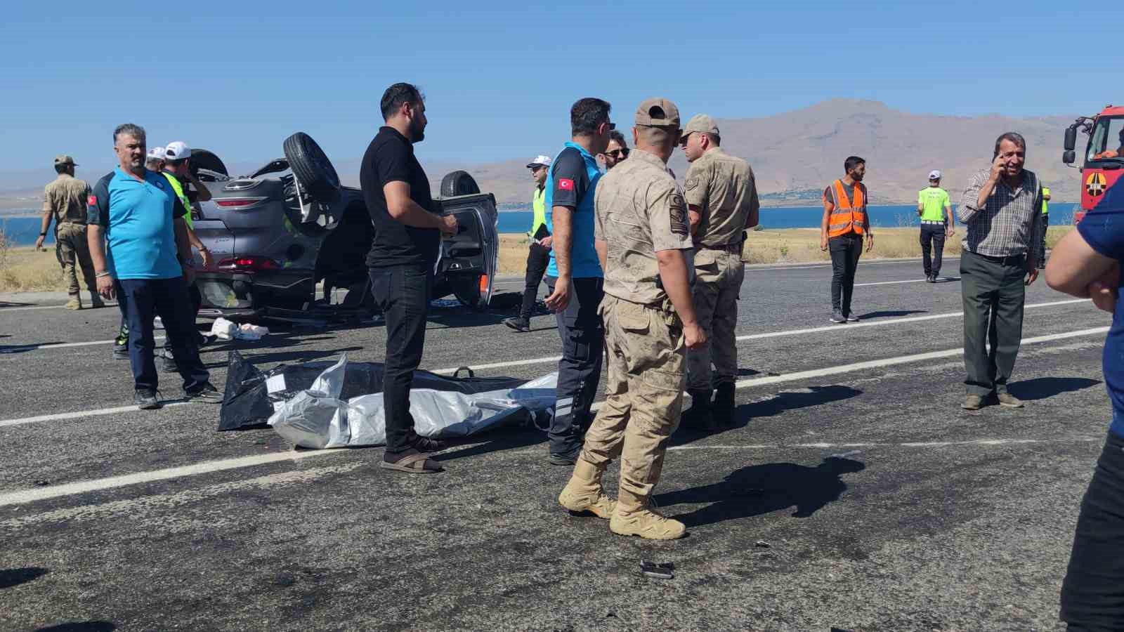 Van’da feci kaza: 2 ölü, 4 yaralı