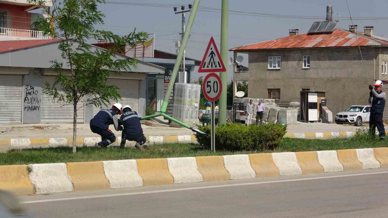 Türkiye’de ilk kez Van’da uygulandı: Ekipler direğe çıkmadan arızayı gideriyor