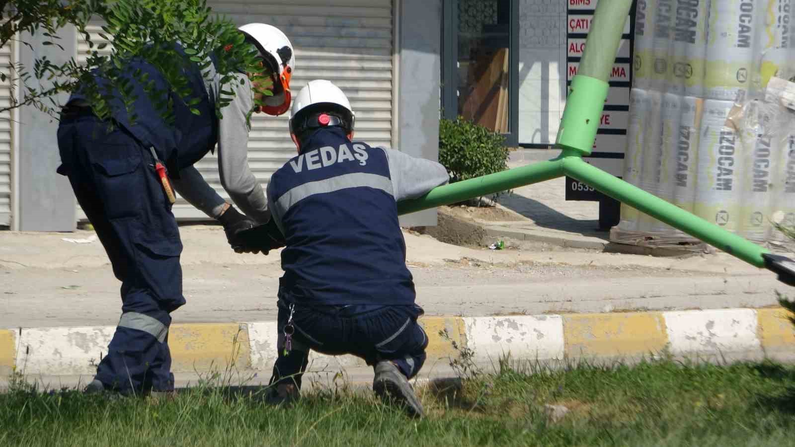 Türkiye’de ilk kez Van’da uygulandı: Ekipler direğe çıkmadan arızayı gideriyor