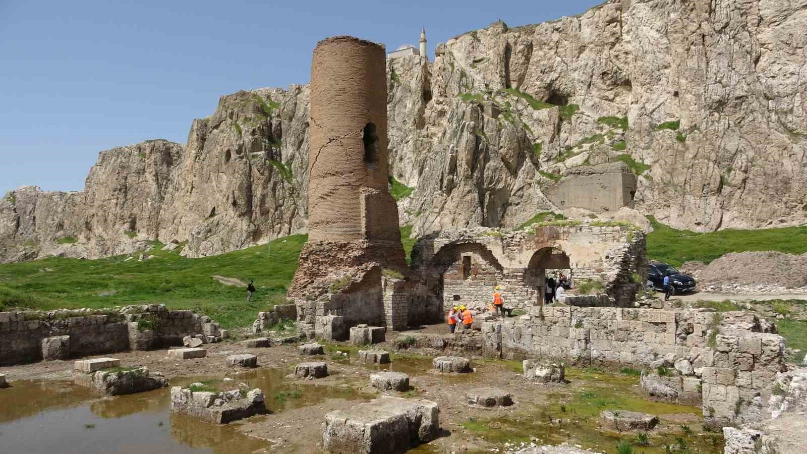 750 yıllık Van Ulu Cami aslına uygun restore edilecek