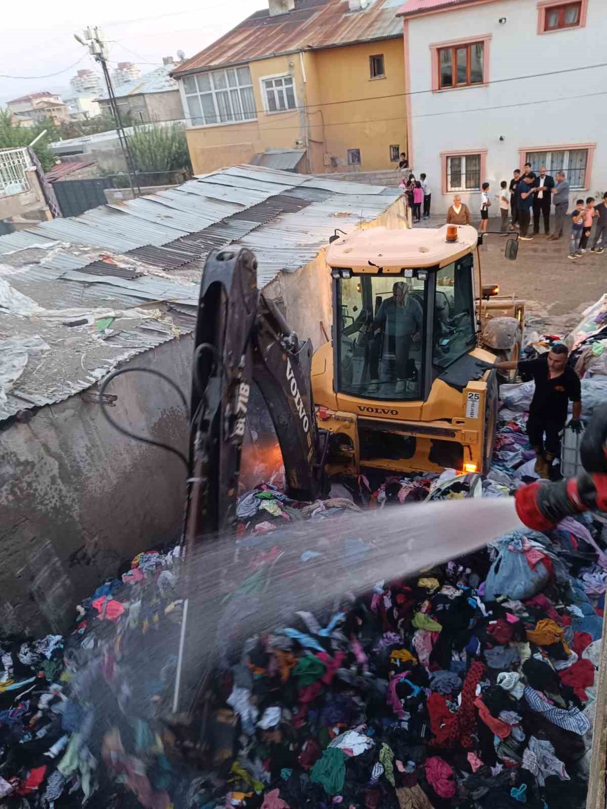 Van’da depo yangını