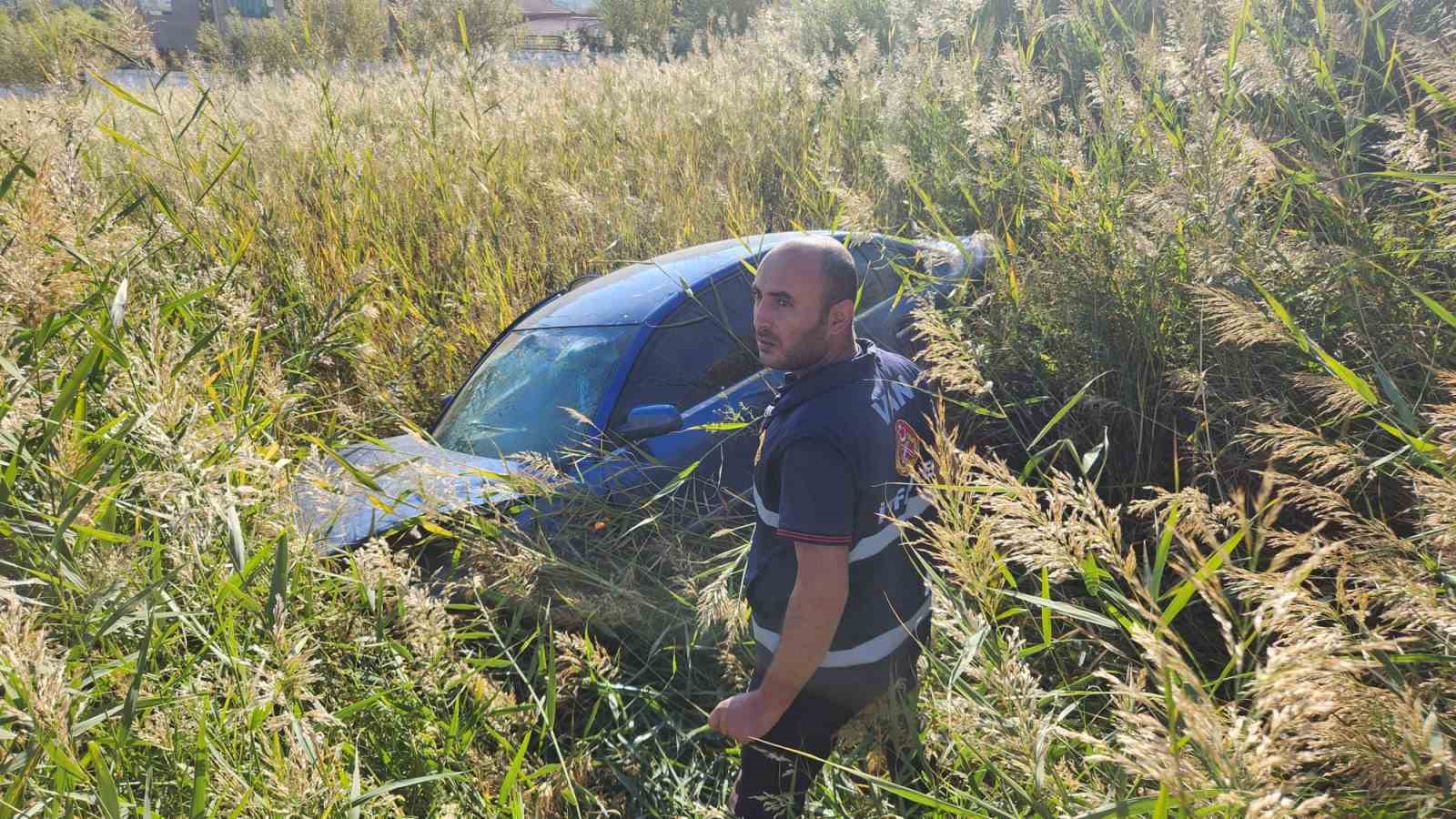 Van’da otomobil kontrolden çıktı: 3 yaralı