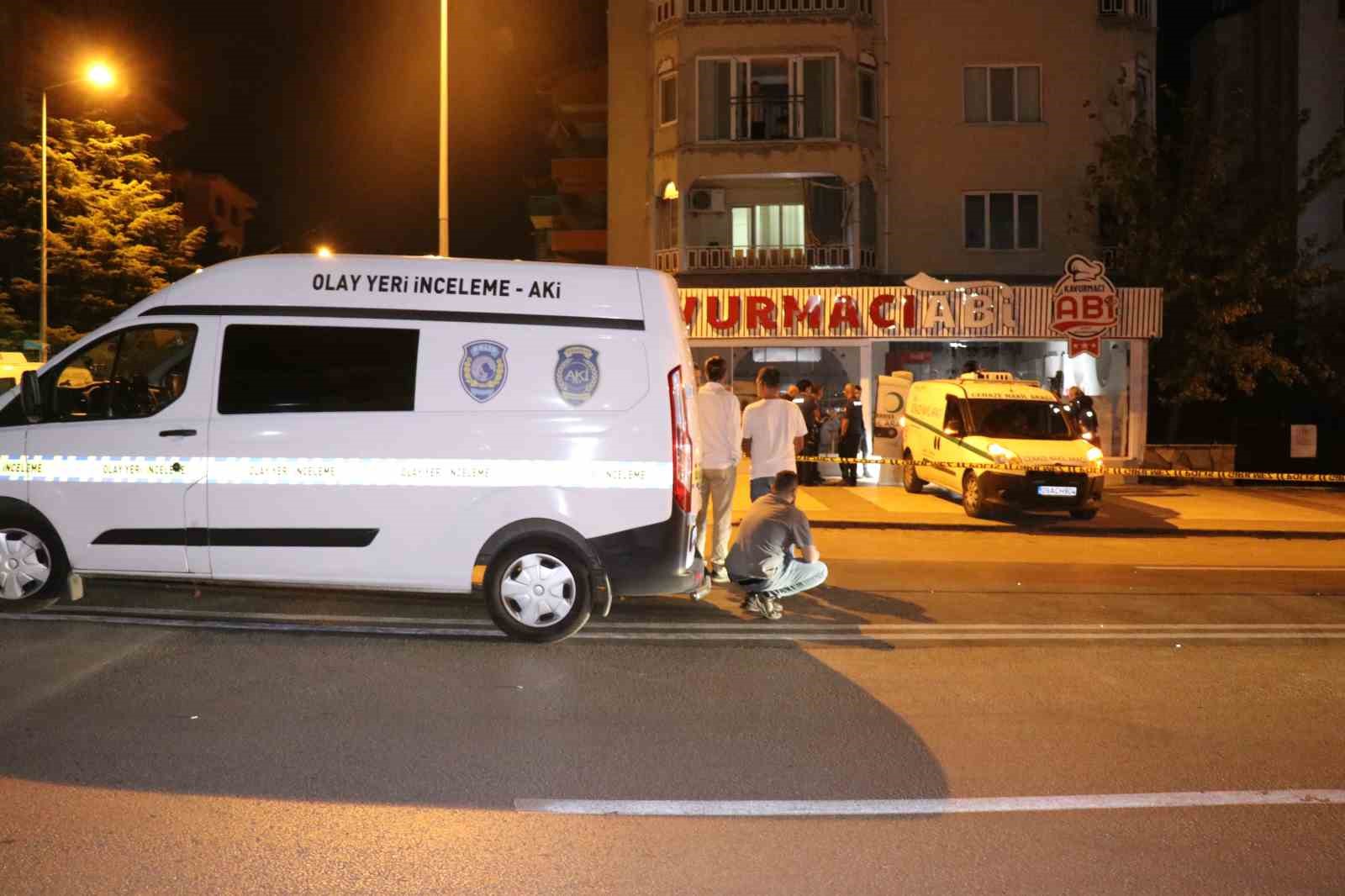 Restoranda silahlı ve bıçaklı kavga: 1 ölü, 2 yaralı