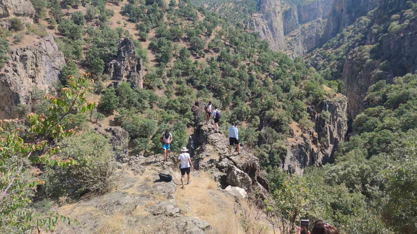 Keşfedilmeyi bekleyen Masiro Kanyonu güzelliğiyle büyülüyor