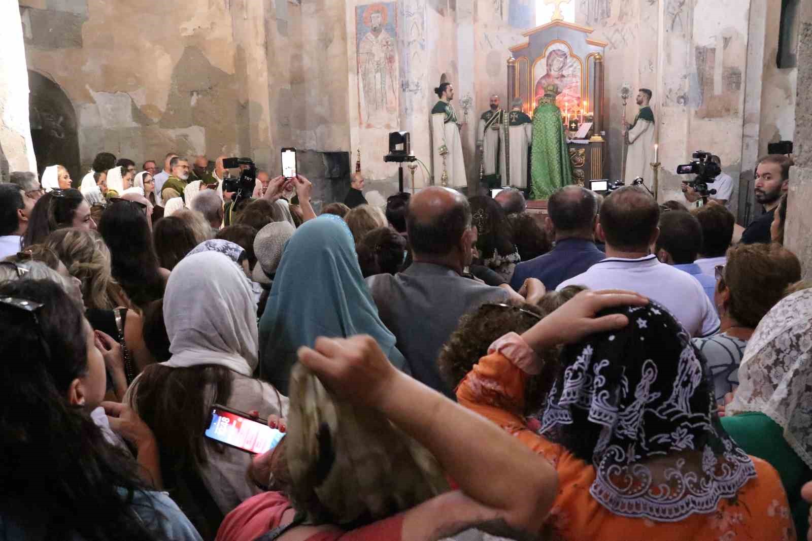 Akdamar Adası’ndaki 12’nci Ermeni ayini sona erdi