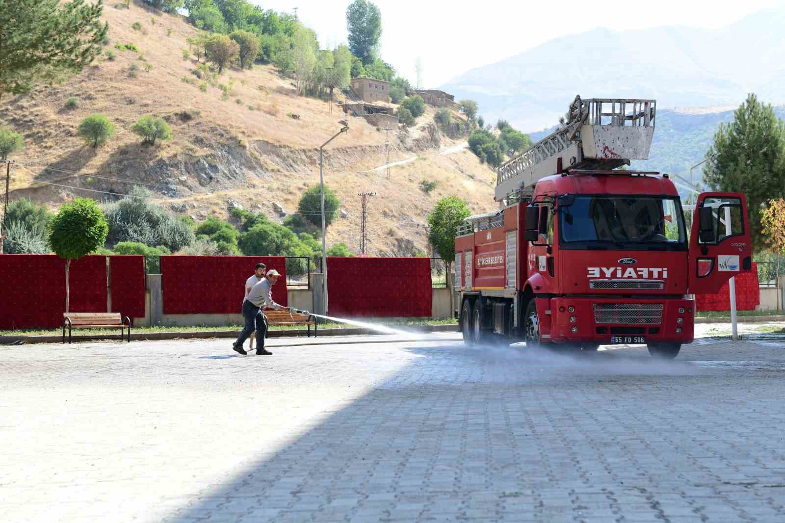 Çatak’ta okullar eğitim öğretime hazırlanıyor