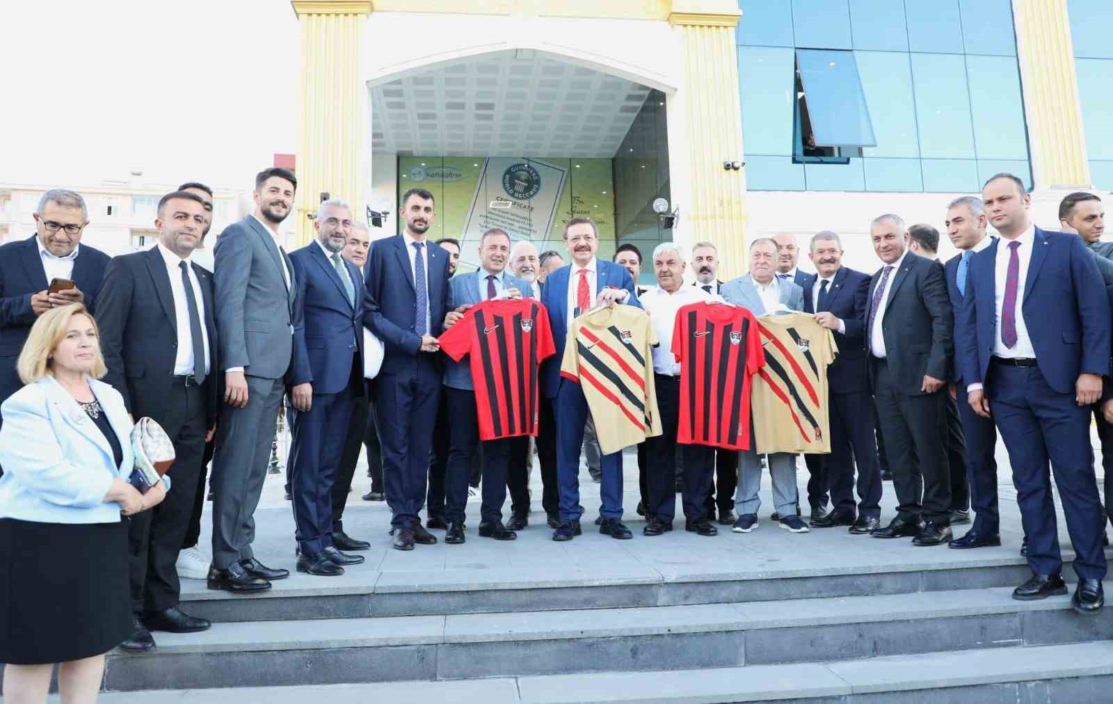 Hisarcıklıoğlu: “Van, doğru yolda ilerliyor”