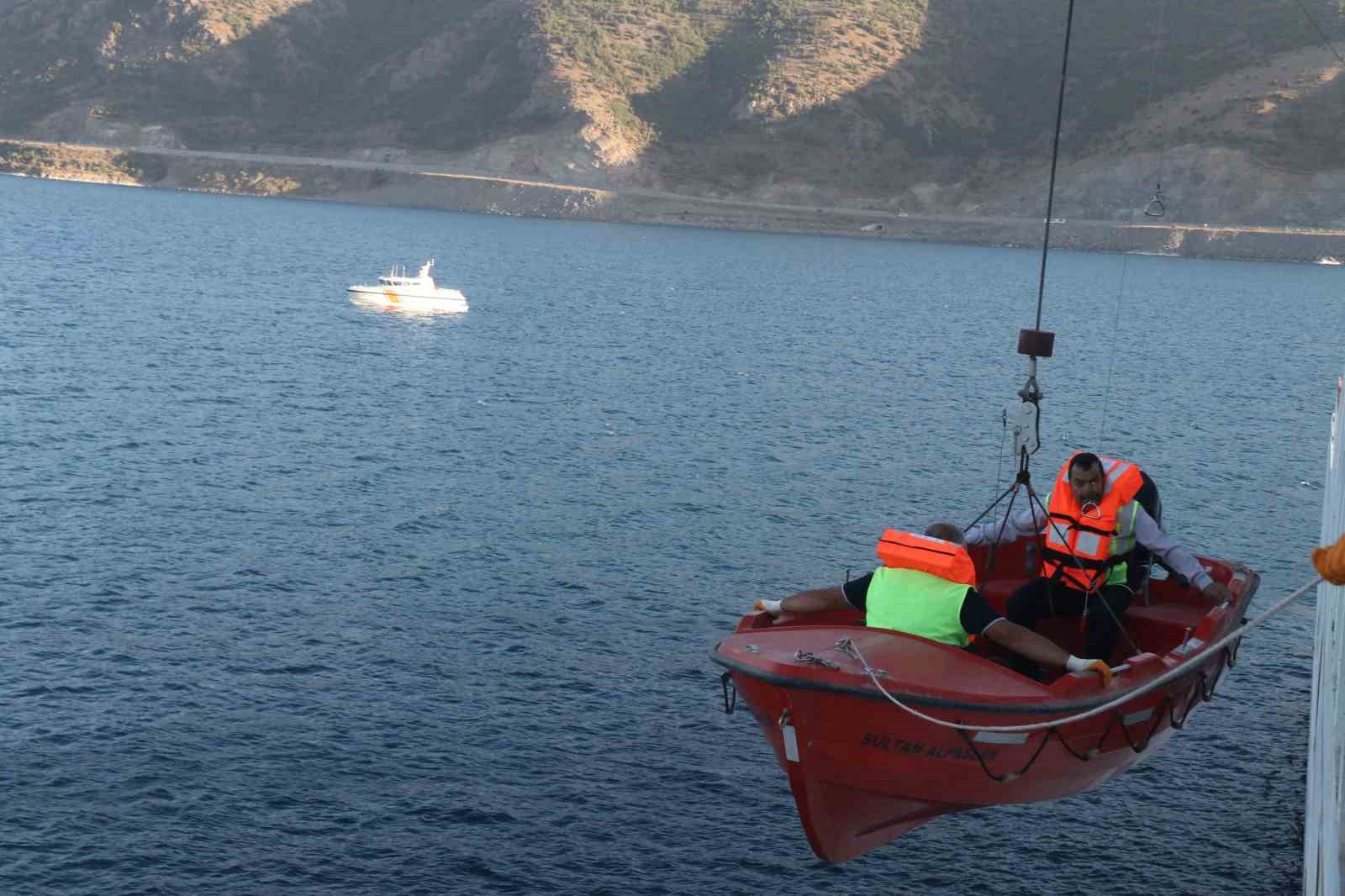 Bitlis’te Türkiye’nin en büyük feribotlarıyla deprem tatbikatı yapıldı