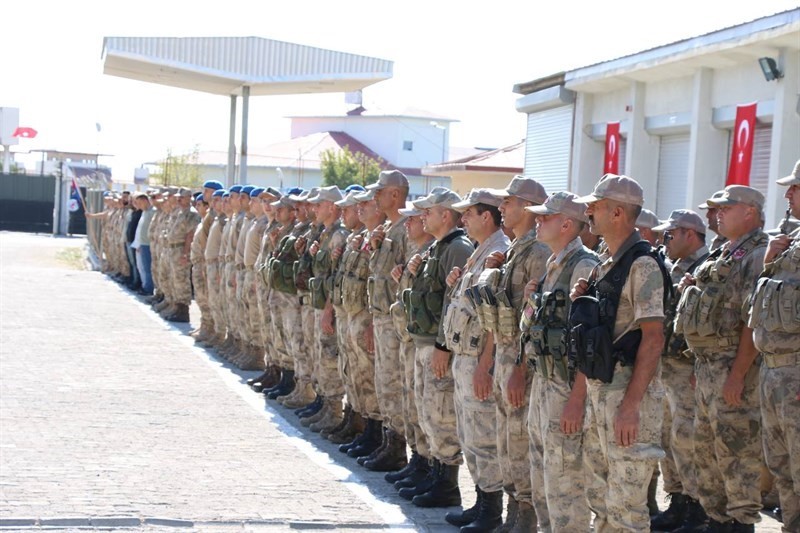 Sınır ötesine gidecek güvenlik korucuları için uğurlama töreni