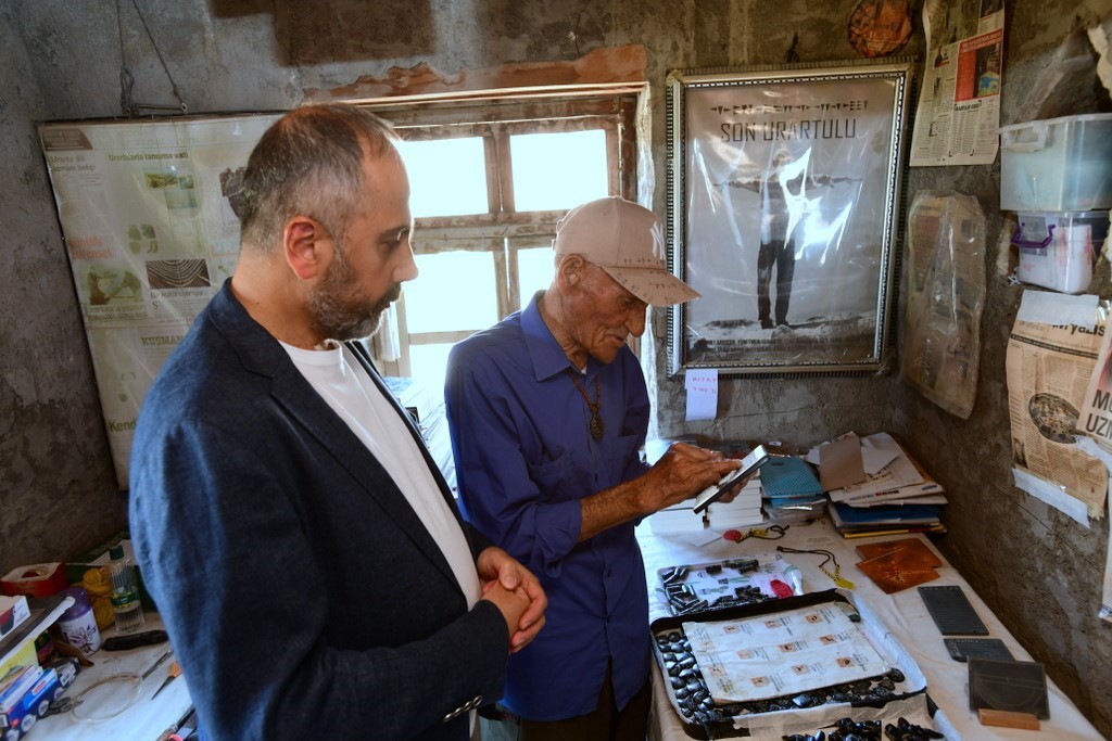 Rektör Şevli’den Urartucayı okuyup yazan Kuşman’a ziyaret