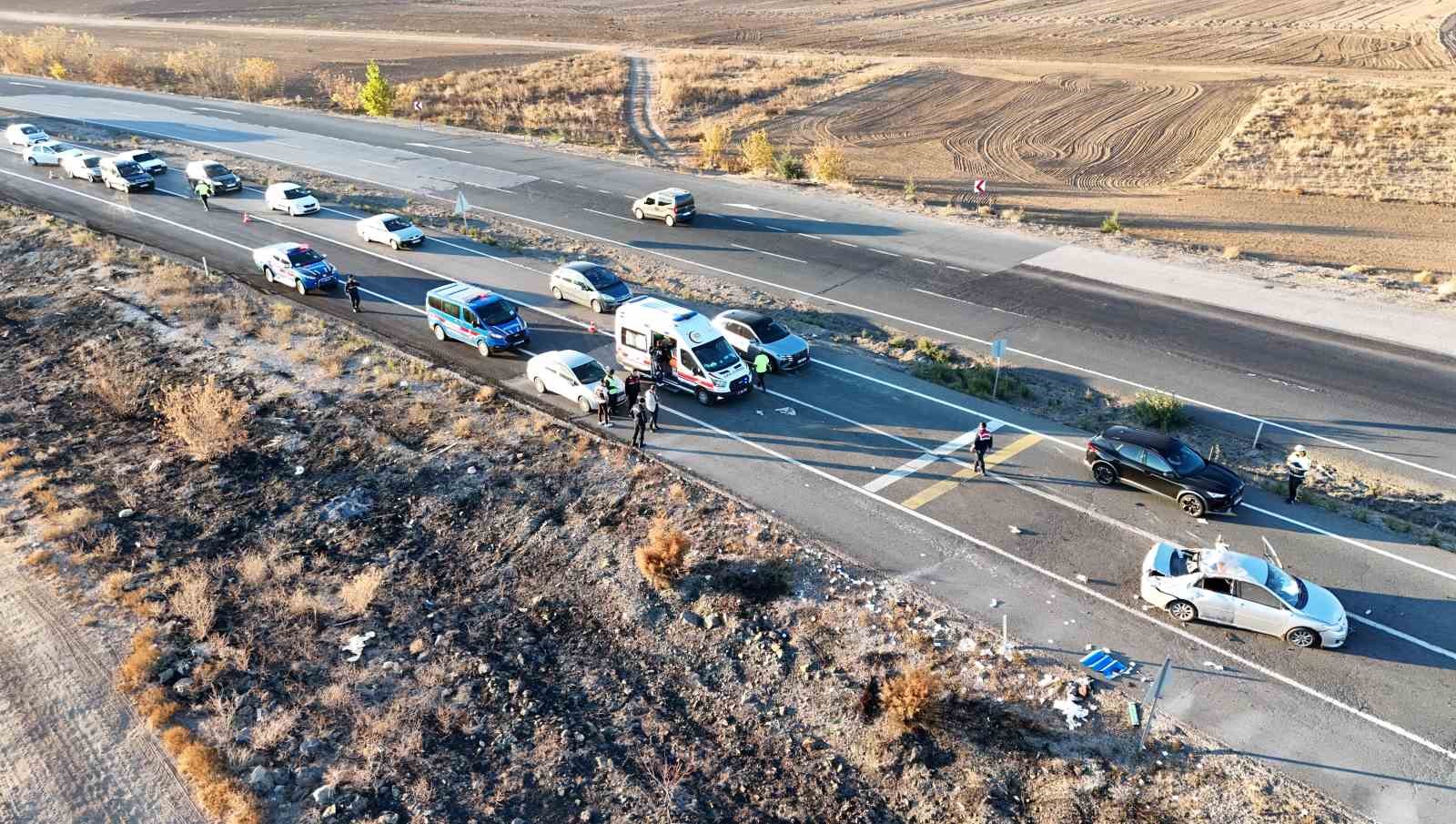 Kırıkkale’de feci kaza: Anne ve oğul hayatını kaybetti, 3 kişi yaralandı