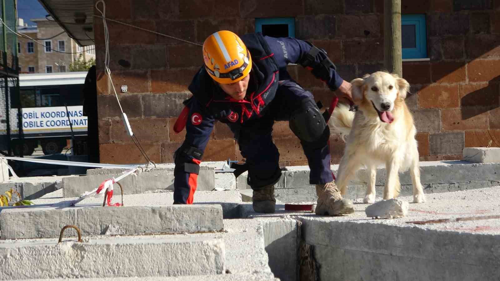 Van depreminin 13. yıl dönümünde gerçeği aratmayan tatbikat