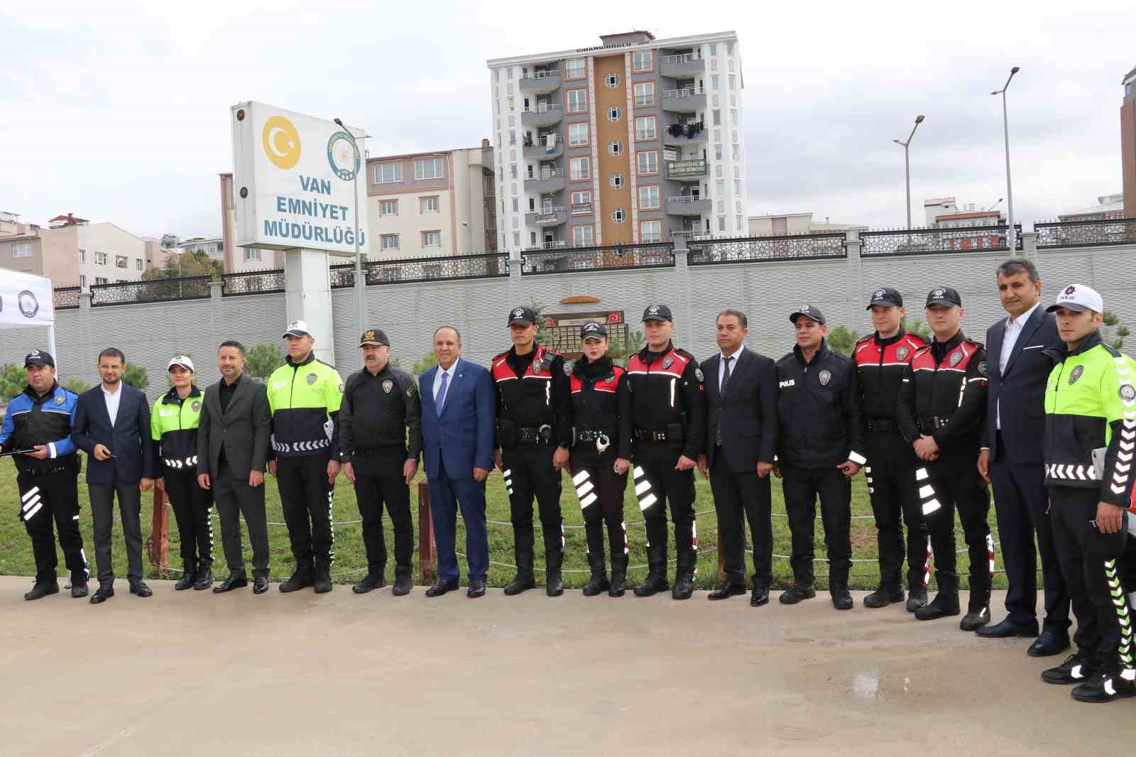 Van Emniyet Müdürlüğüne yeni araçlar teslim edildi