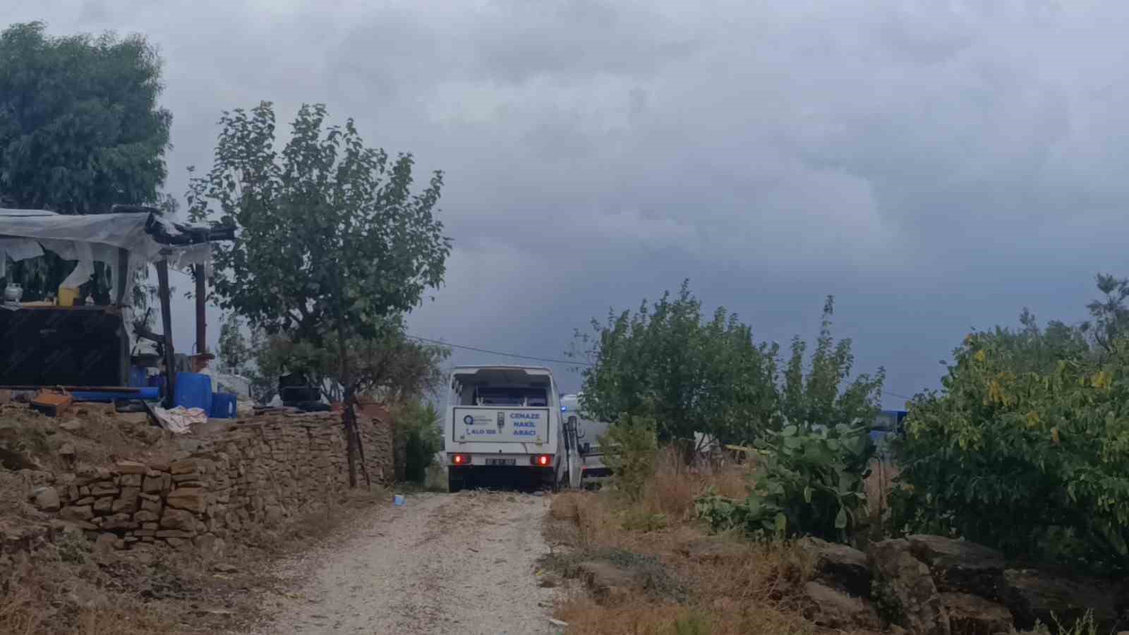 Karısını av tüfeğiyle öldürüp aynı silahla intihar etti