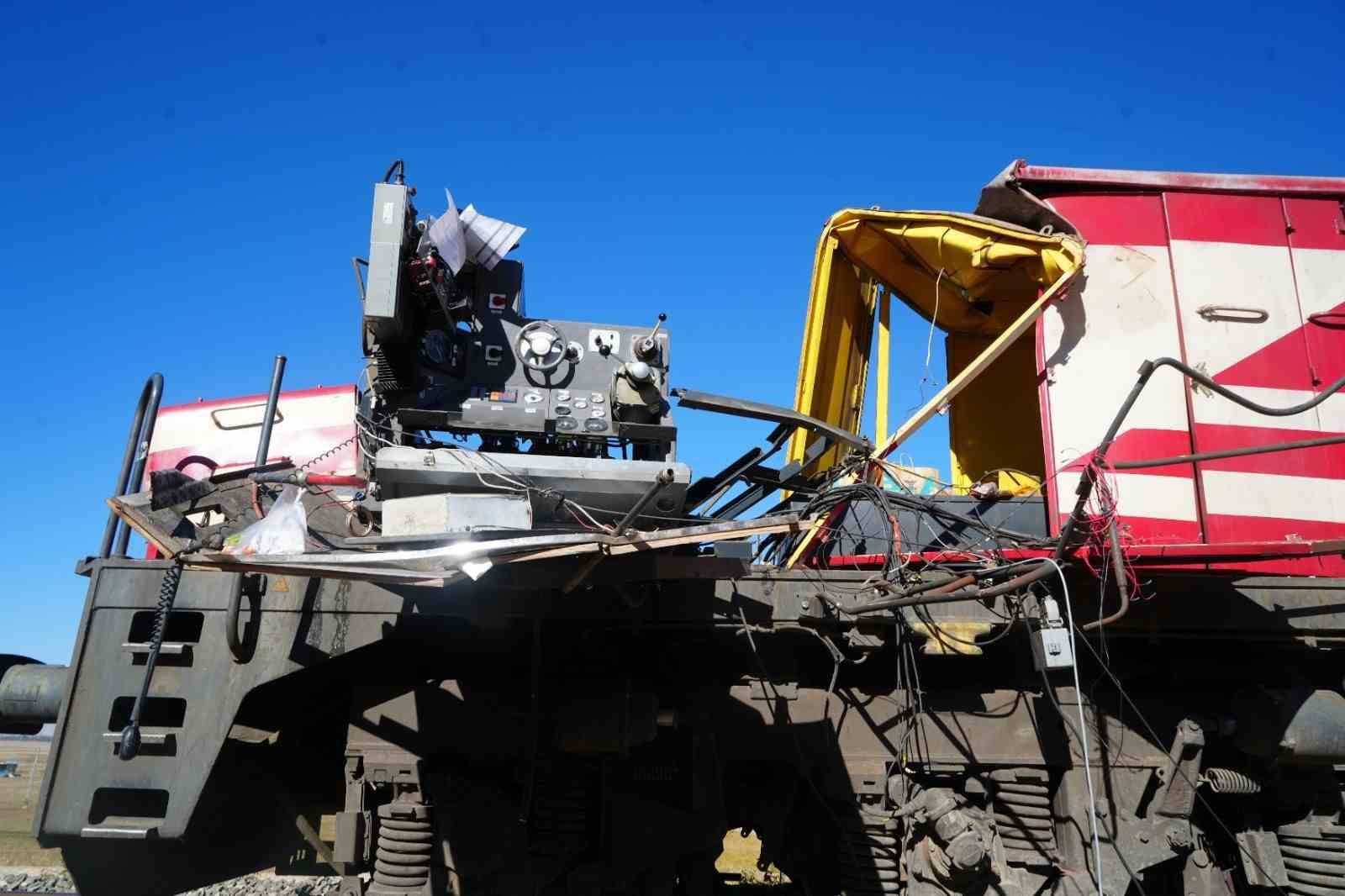 Muş’ta yolcu treni beton pompasına çarptı; 1 ölü, 2 yaralı