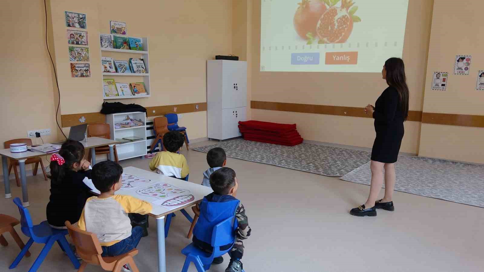 Sağlık çalışanlarının yüzünü güldüren proje: Hastane yerleşkesinde anaokulu açıldı