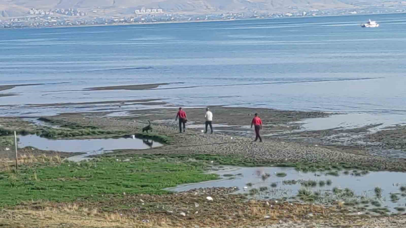 Kayıp üniversite öğrencisini arama çalışmalarına jandarma sualtı kadavra arama köpeği katıldı