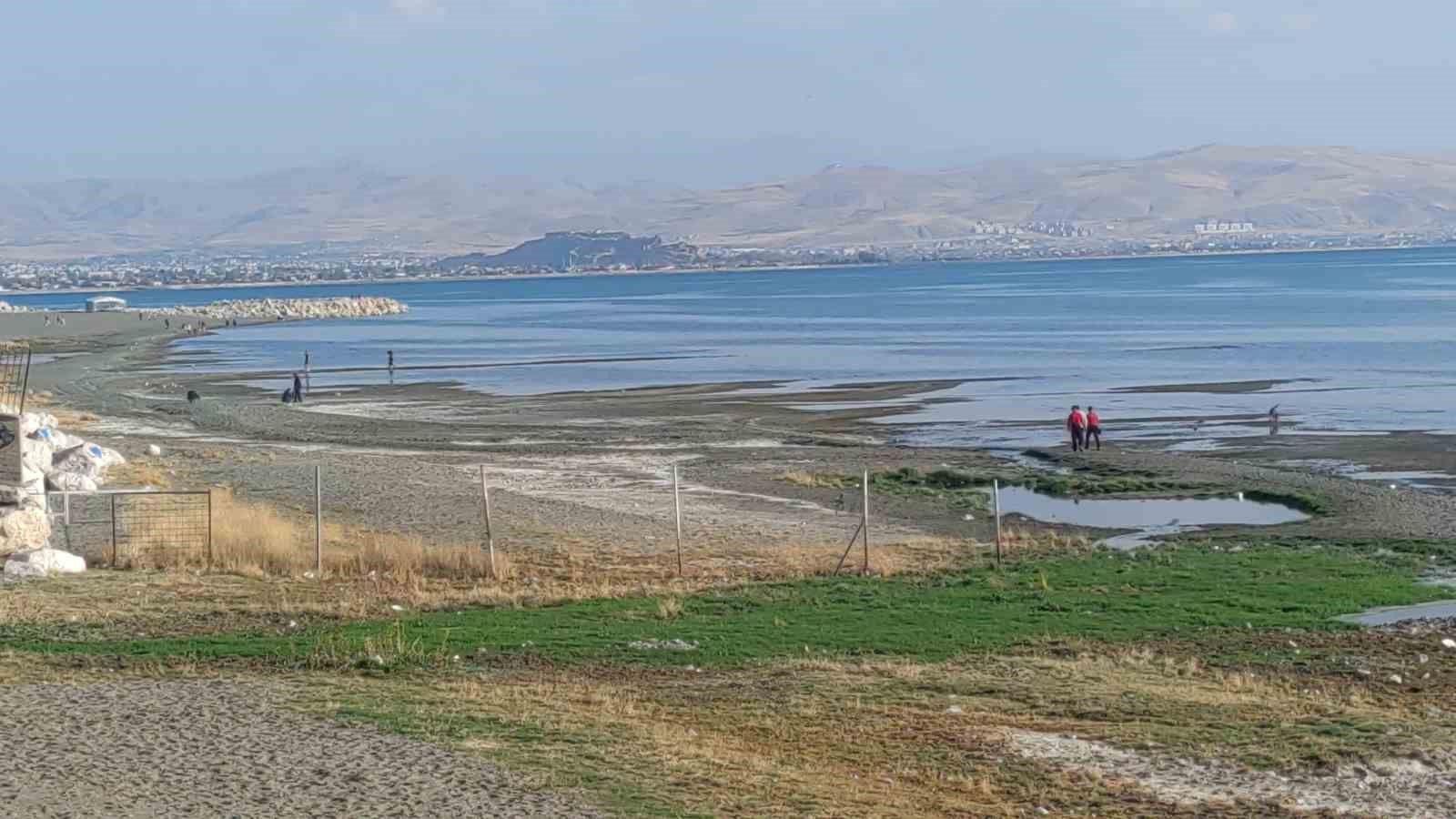 Kayıp üniversite öğrencisini arama çalışmalarına jandarma sualtı kadavra arama köpeği katıldı