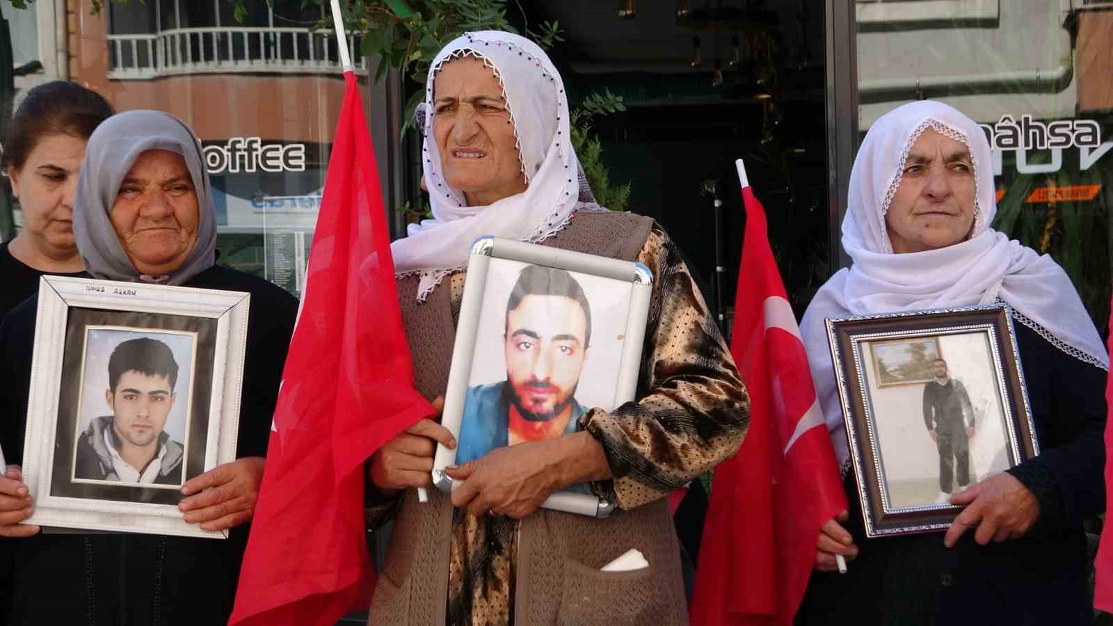 Evlat nöbetine katılan anne: “Kızımın kalemini kırıp eline silah verdiler”