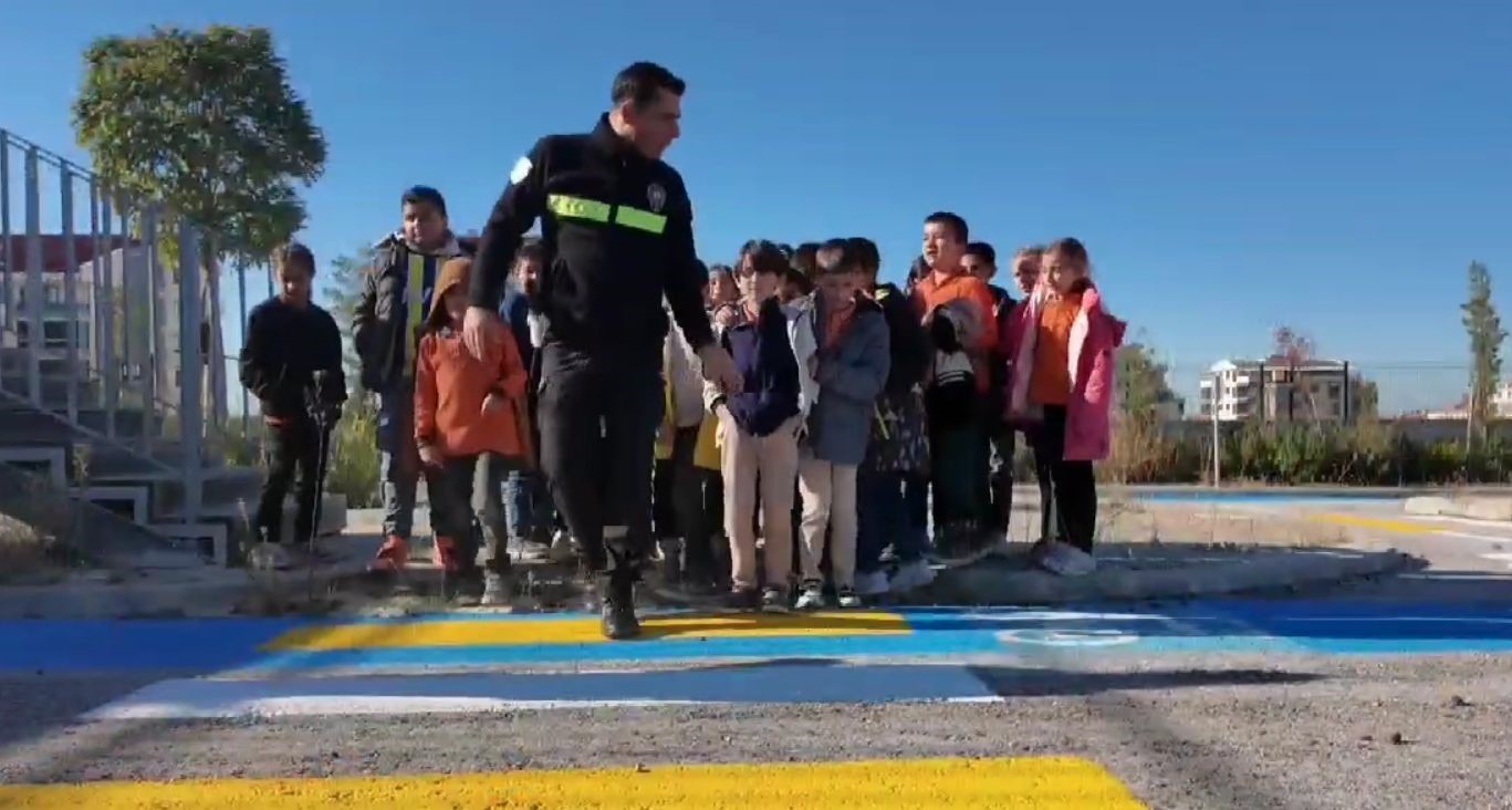 Kırklareli’nde öğrenciler trafik kuralları hakkında bilgilendirildi