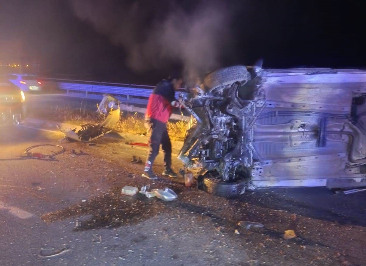 Van’da kontrolden çıkan otomobil devrildi: 5 yaralı