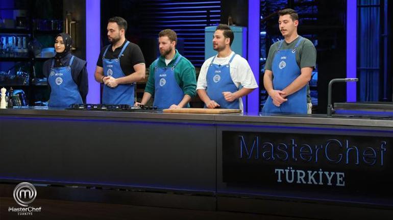 Masterchef'te ikinci eleme adayı belli oldu! Emre yürekleri ağza getirdi