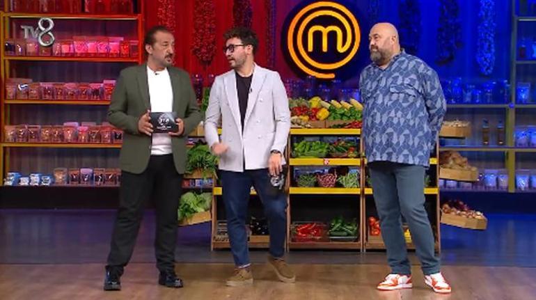 Masterchef'te ikinci eleme adayı belli oldu! Emre yürekleri ağza getirdi