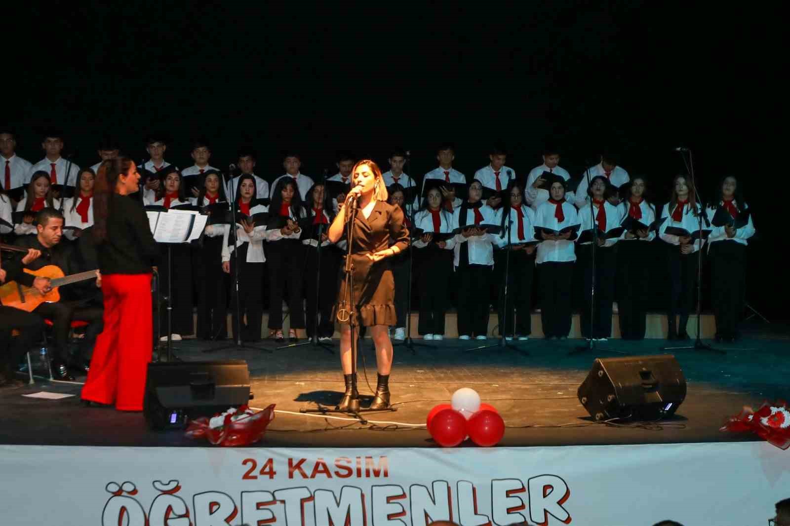 Van’da Öğretmenler Günü kutlandı