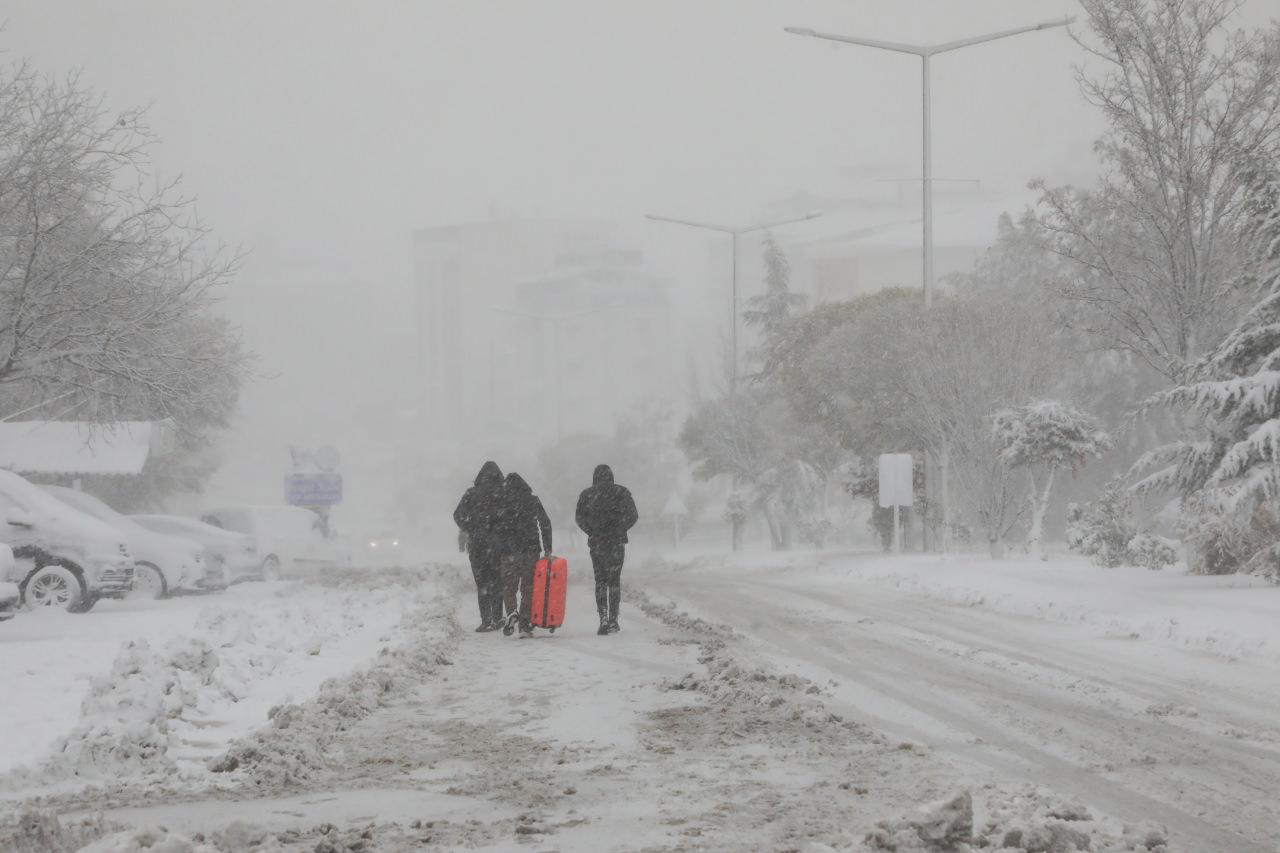 Son dakika... Yarın okul var mı? Açıklama geldi: Eğitime 'kar' engeli!