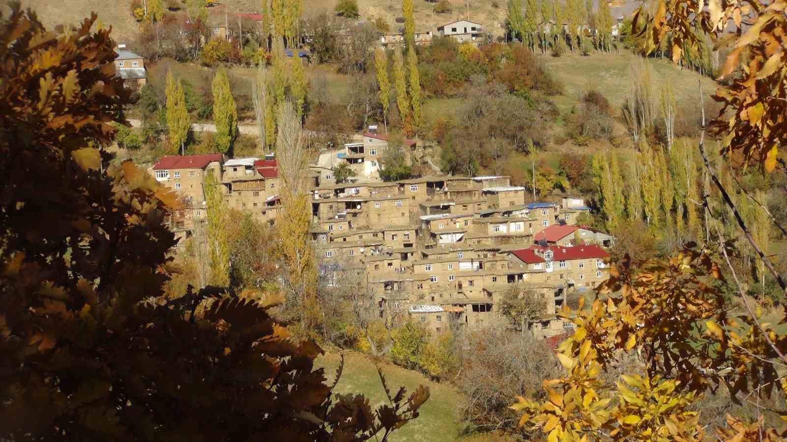 Taş evlerden oluşan Hizan’ın köyleri fotoğraf tutkunlarını ağırlıyor