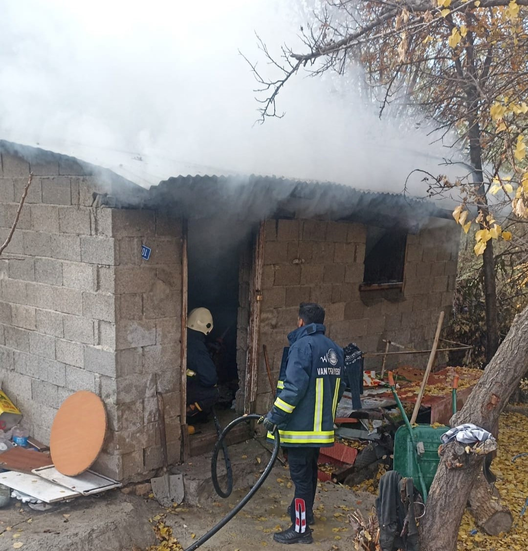 Van’da tandır evi yangını