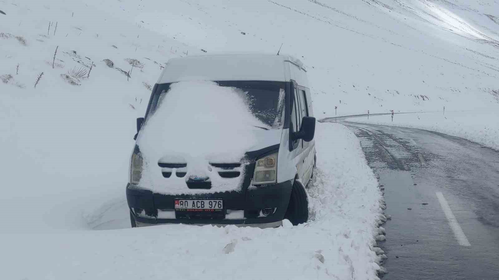 Van’da kar yağışı ve sis