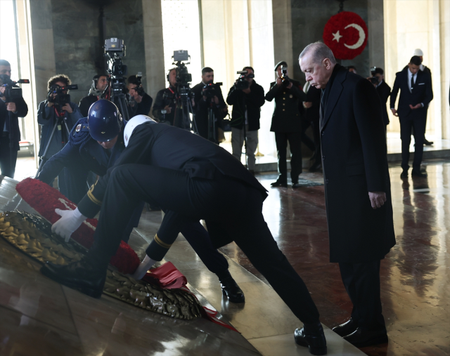 Cumhurbaşkanı Erdoğan başkanlığındaki devlet erkanı Anıtkabir'de