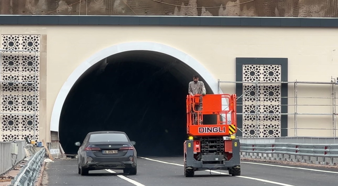 Yeni Köprü Tüneli açılmaya gün sayıyor