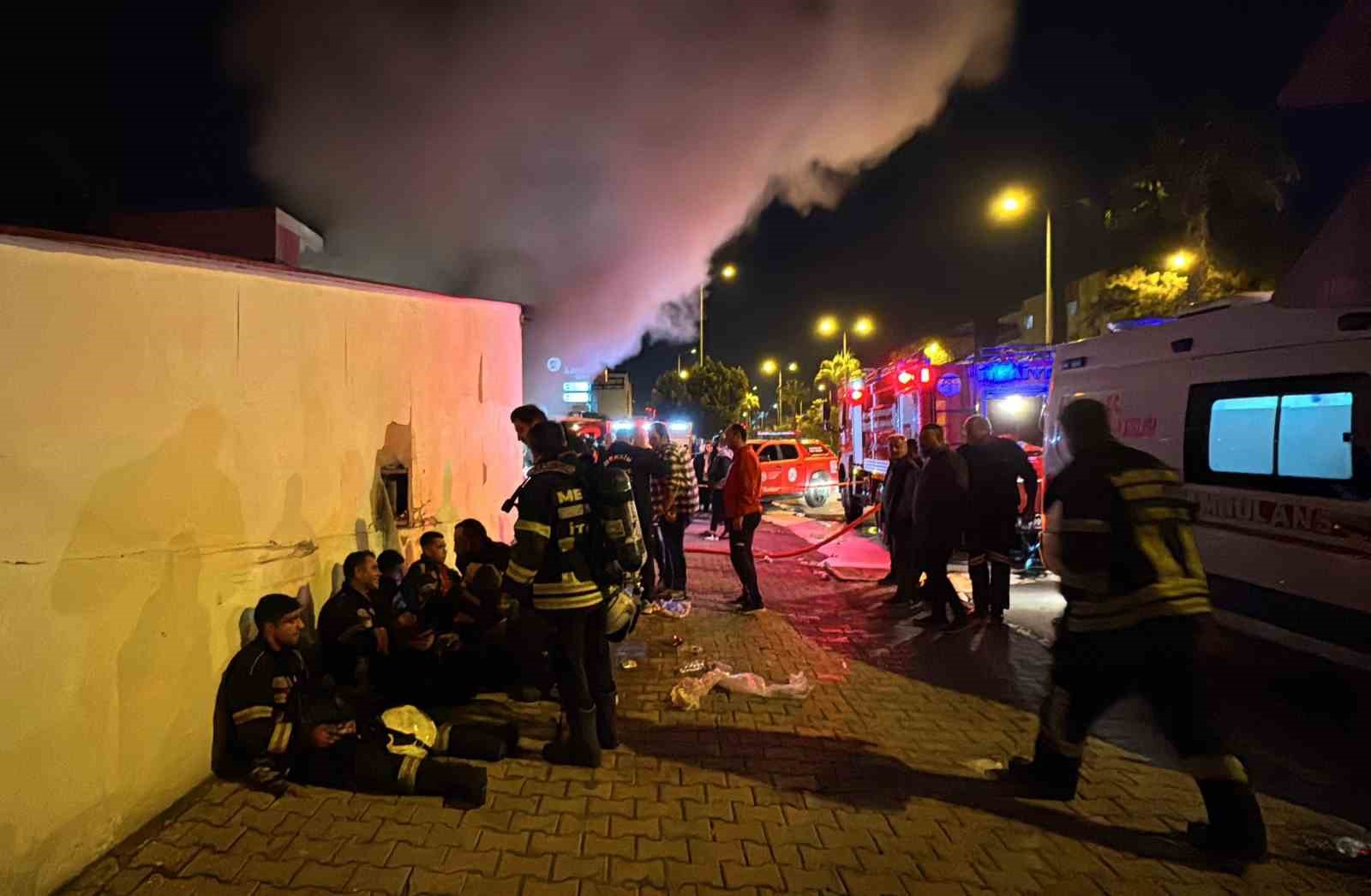 Mersin’de tekstil atölyesinde yangın: 4 işçi dumandan etkilendi