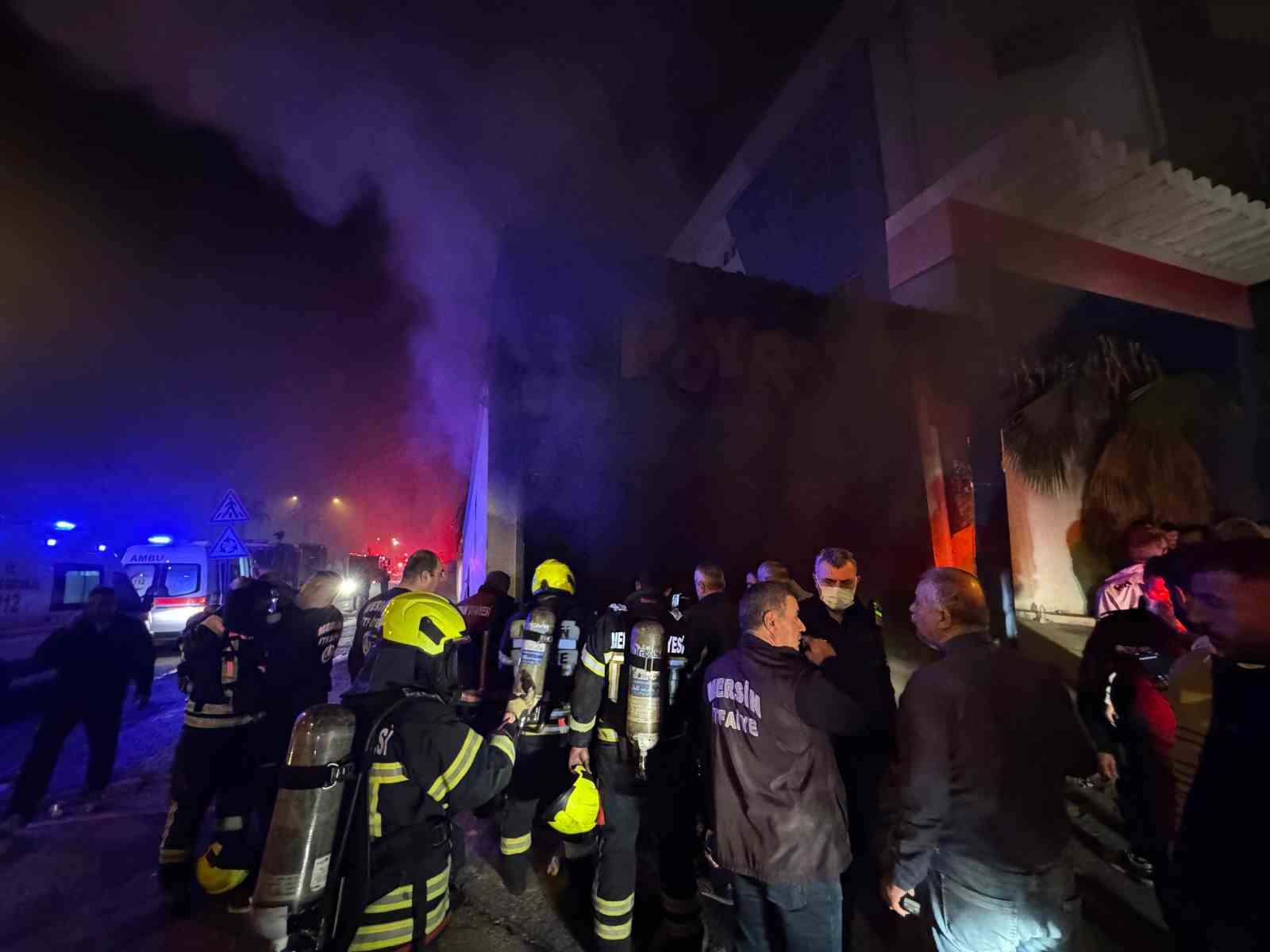 Mersin’de tekstil atölyesinde yangın: 4 işçi dumandan etkilendi