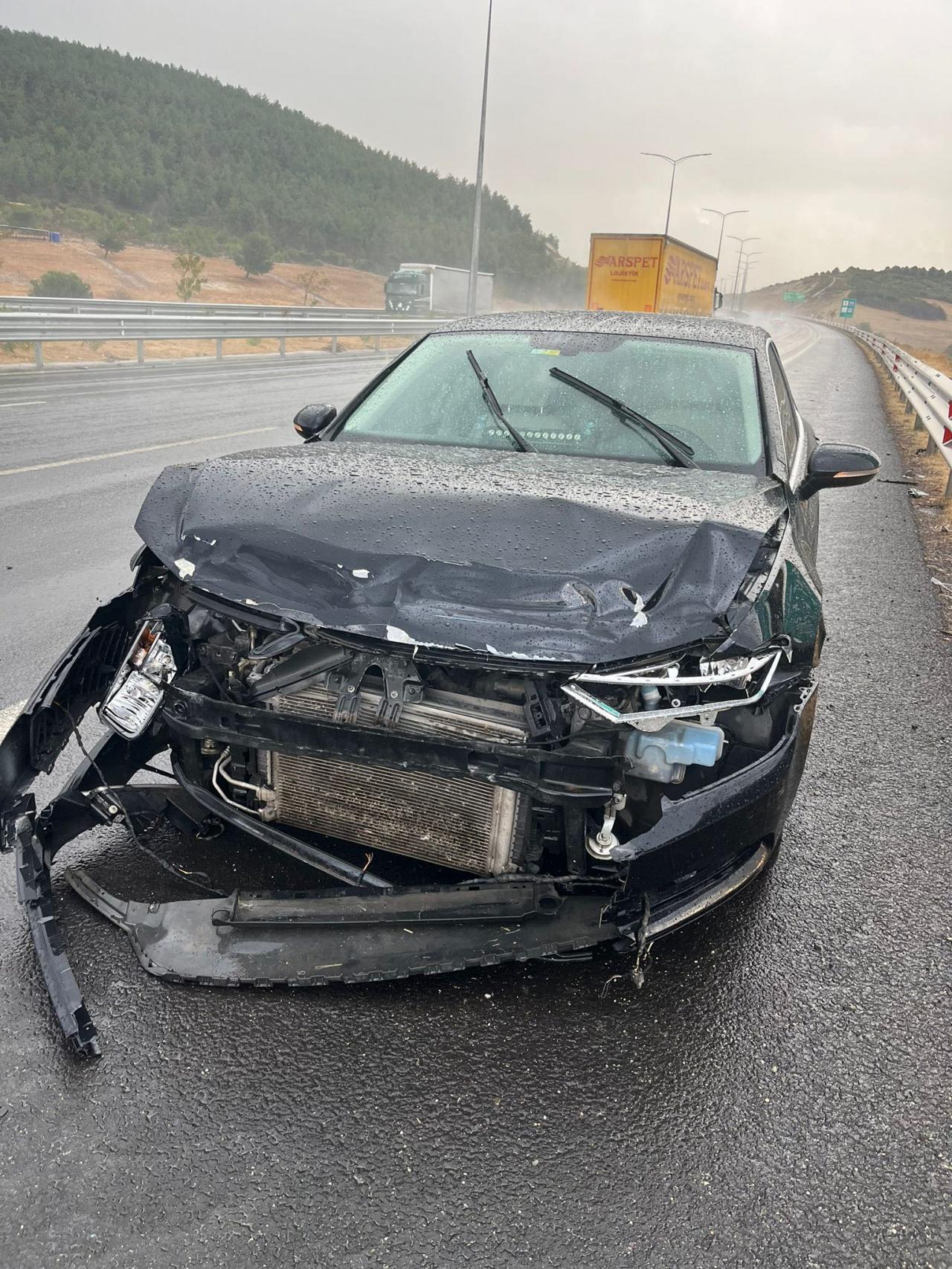 Belediye başkanı İzmir yolunda trafik kazası geçirdi