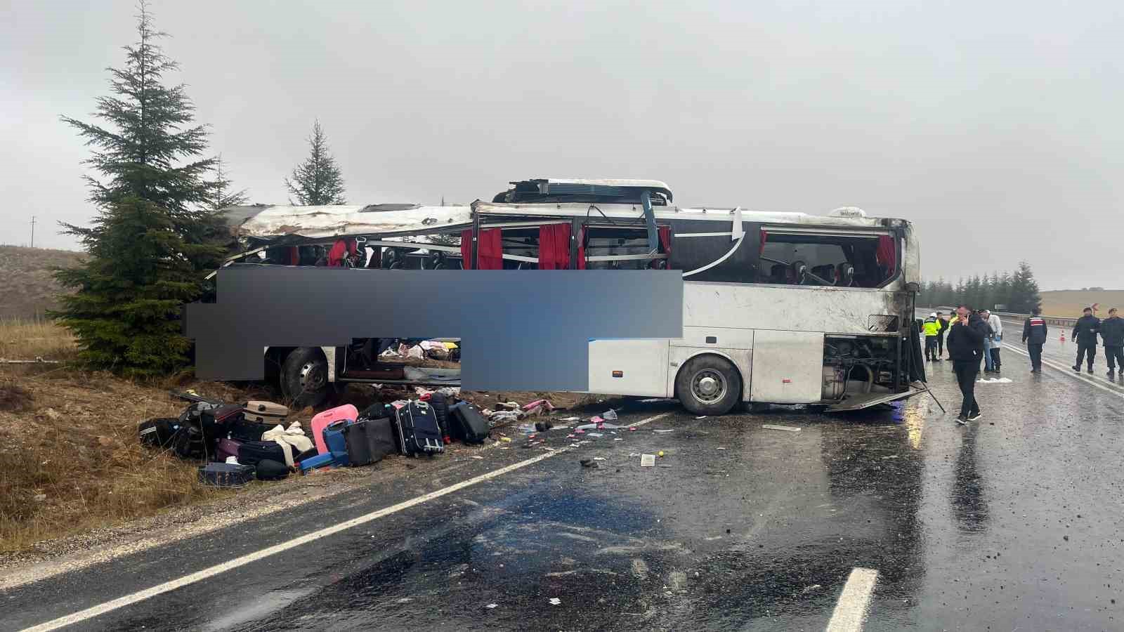 Eskişehir’de otobüs kazası: 1 ölü, 1’i ağır 42 yaralı