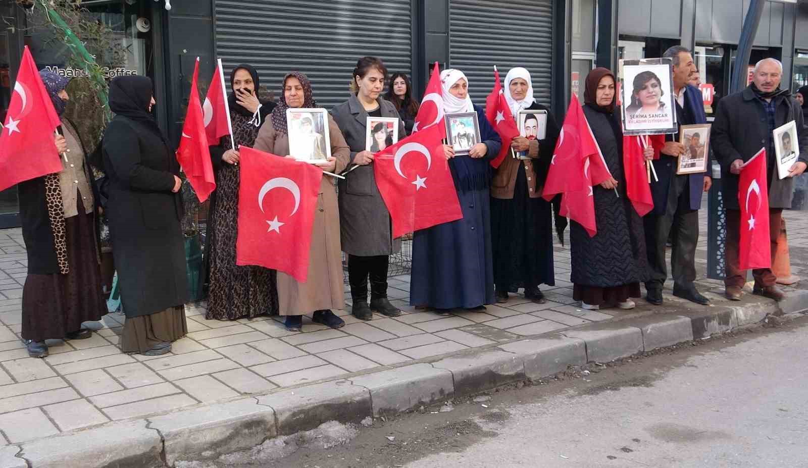 Evlatları dağa kaçırılan anne ve babalardan çocuklarına umutlu çağrı