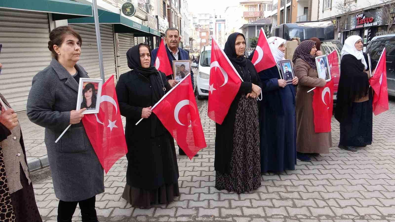 Evlatları dağa kaçırılan anne ve babalardan çocuklarına umutlu çağrı