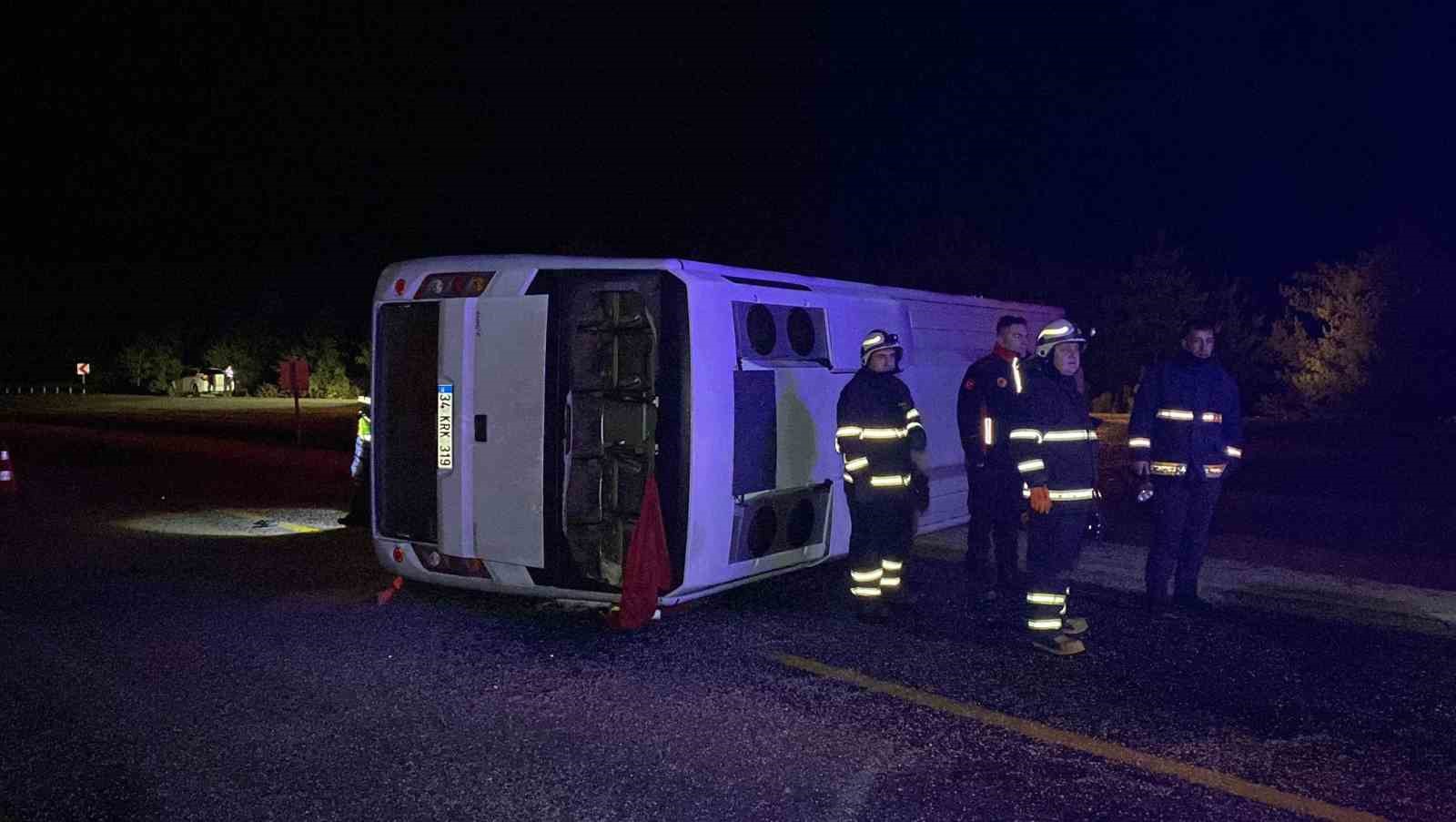 Kastamonu’da midibüs devrildi: 24 yaralı