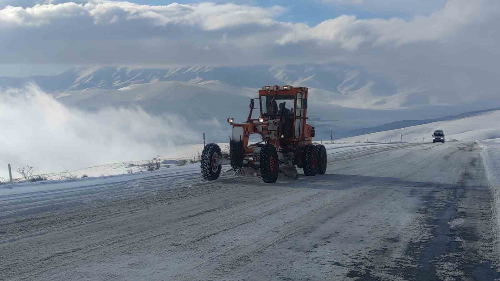 Van’da 21 yerleşim yerinin yolu ulaşıma kapandı