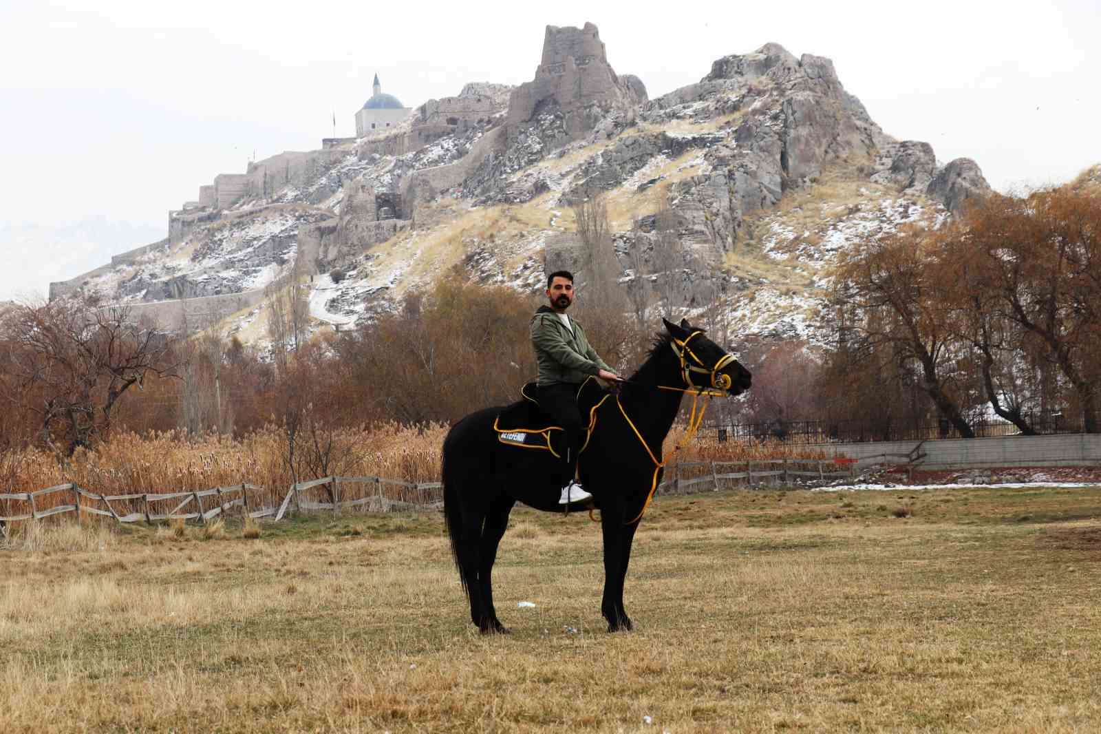 At çiftliğine ilgi büyük